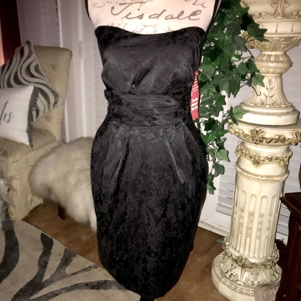 BEAUTIFUL STRAPLESS BLACK BROQUIE DRESS